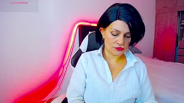 CarolinneFiotti online show from 11-04-25, 01:37