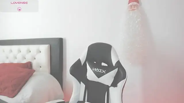 CarolinneFiotti online show from 12-21-25, 04:08