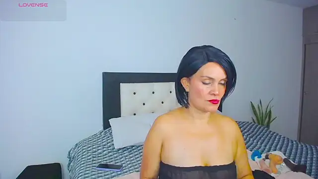 CarolinneFiotti online show from 10-10-25, 01:01