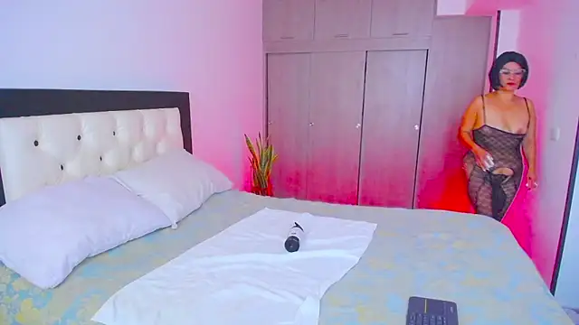 CarolinneFiotti online show from 10-03-25, 03:13