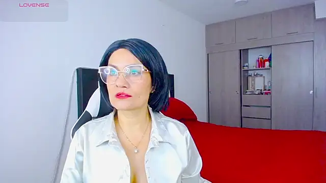 CarolinneFiotti online show from 11-14-25, 02:10