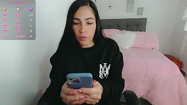 luna lgomez  online show from 12-23-25, 05:18