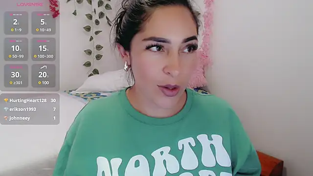 Snapshot of luna_lgomez_ chatting on 03-18-25, 02:17 luna lgomez  online show from 03-18-25, 02:17