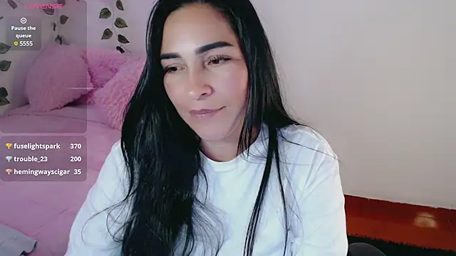 Snapshot of luna_lgomez_ chatting on 03-01-25, 04:44 luna lgomez  online show from 03-01-25, 04:44