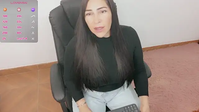 Snapshot of luna_lgomez_ chatting on 07-21-26, 10:16 luna lgomez online show from 07-21-26, 10:16