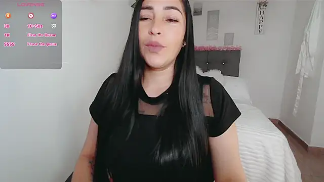 Snapshot of luna_lgomez_ chatting on 10-07-25, 12:06 luna lgomez  online show from 10-07-25, 12:06