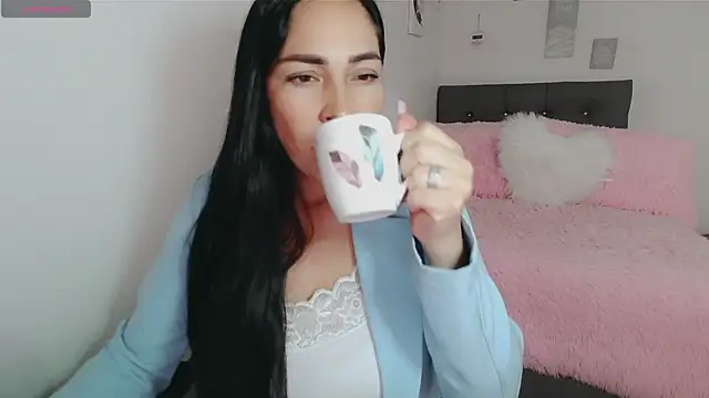 luna lgomez  online show from 12-18-25, 11:36