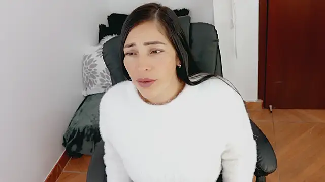 luna lgomez  online show from 04-07-26, 11:01