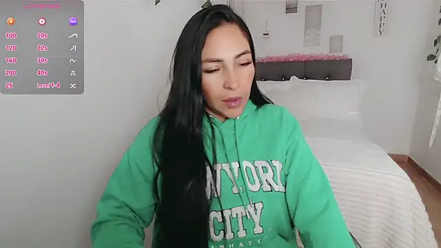 Snapshot of luna_lgomez_ chatting on 09-18-25, 03:37 luna lgomez  online show from 09-18-25, 03:37