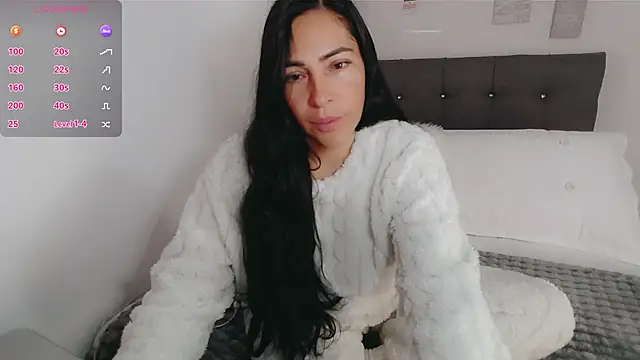 luna lgomez  online show from 11-28-25, 12:38