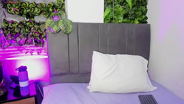 Fernanda liie  online show from 10-28-25, 12:37