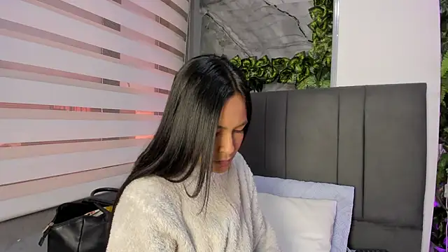 Fernanda liie  online show from 12-15-25, 12:33