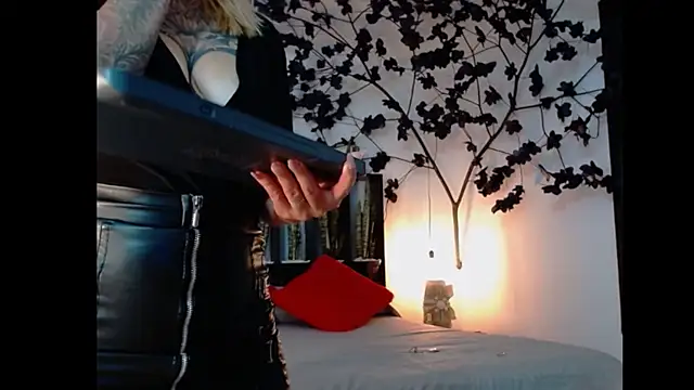 Sara Valkyri online show from 03-07-25, 03:07