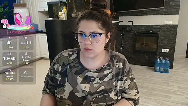 Layla- online show from 04-17-26, 09:34