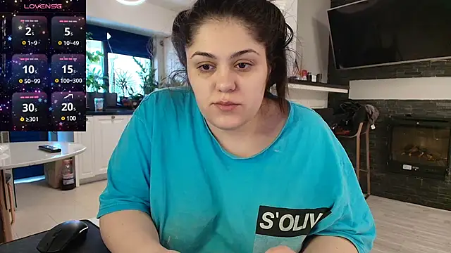 Snapshot of Layla- chatting on 02-11-25, 09:52 Layla- online show from 02-11-25, 09:52
