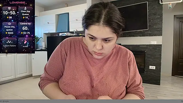 Snapshot of Layla- chatting on 02-12-25, 09:20 Layla- online show from 02-12-25, 09:20