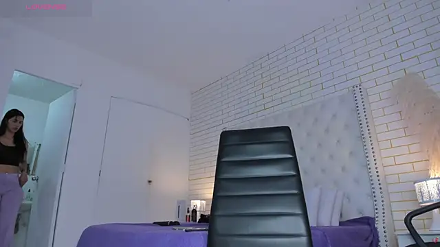 Emilly wilson  online show from 11-13-25, 12:09