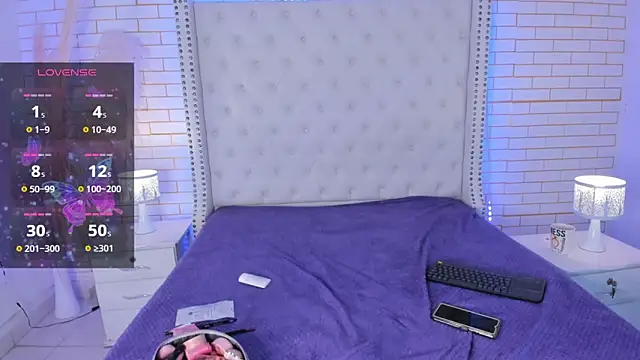 Emilly wilson  online show from 10-07-25, 12:17