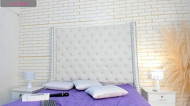 Emilly wilson  online show from 12-14-25, 11:27