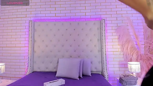 Emilly wilson  online show from 10-23-25, 11:42