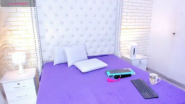 Emilly wilson  online show from 11-21-25, 11:53