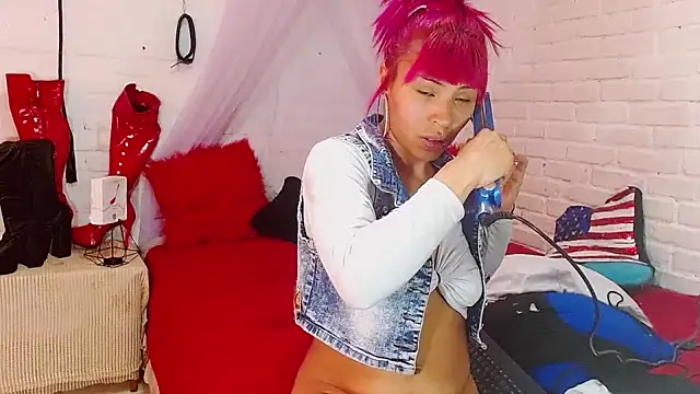 Snapshot of millygrey chatting on 09-19-25, 04:11 millygrey online show from 09-19-25, 04:11