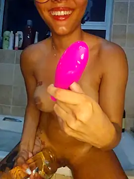 Snapshot of Cherry_kat chatting on 09-18-25, 07:28 Cherry kat online show from 09-18-25, 07:28