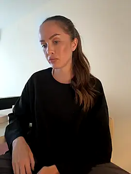 Snapshot of Beverly_Hilll chatting on 09-19-25, 01:15 Beverly Hilll online show from 09-19-25, 01:15