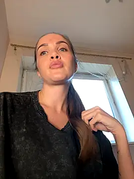 Snapshot of Beverly_Hilll chatting on 10-08-25, 01:56 Beverly Hilll online show from 10-08-25, 01:56
