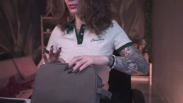 Snapshot of OliviaMcClean chatting on 02-28-26, 08:41 OliviaMcClean online show from 02-28-26, 08:41