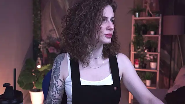 Snapshot of OliviaMcClean chatting on 02-22-26, 11:39 OliviaMcClean online show from 02-22-26, 11:39