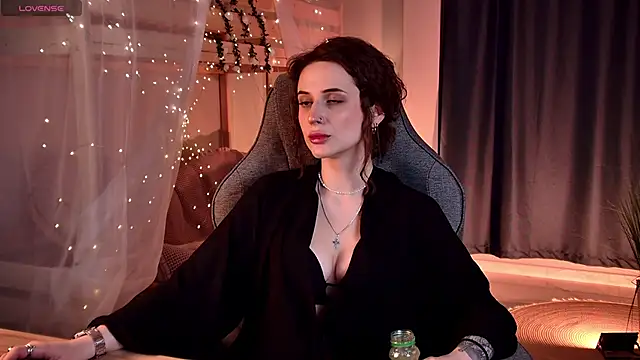 Snapshot of OliviaMcClean chatting on 03-22-26, 05:36 OliviaMcClean online show from 03-22-26, 05:36