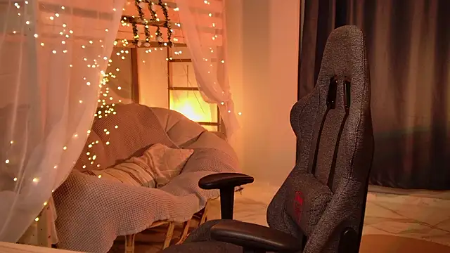 Snapshot of OliviaMcClean chatting on 02-27-26, 07:57 OliviaMcClean online show from 02-27-26, 07:57