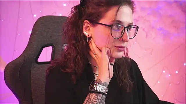 Snapshot of OliviaMcClean chatting on 03-19-25, 07:27 OliviaMcClean online show from 03-19-25, 07:27