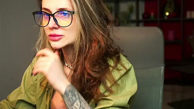 Snapshot of OliviaMcClean chatting on 02-08-26, 02:20 OliviaMcClean online show from 02-08-26, 02:20