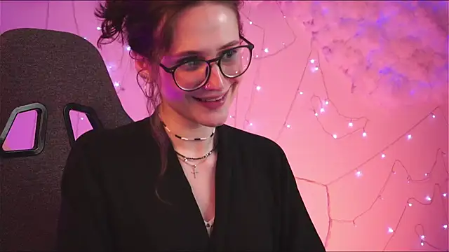 Snapshot of OliviaMcClean chatting on 03-19-25, 10:31 OliviaMcClean online show from 03-19-25, 10:31