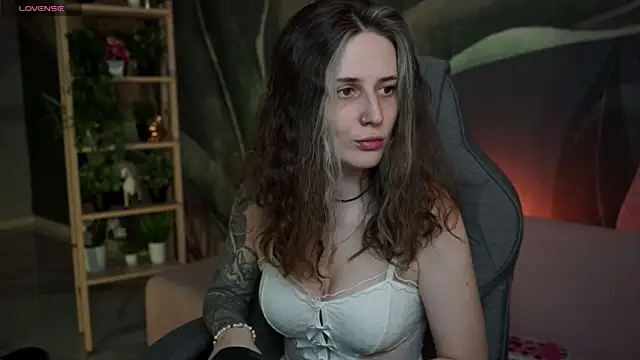 Snapshot of OliviaMcClean chatting on 10-08-25, 01:07 OliviaMcClean online show from 10-08-25, 01:07