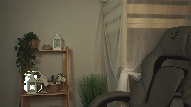 OliviaMcClean online show from 11-19-25, 02:44