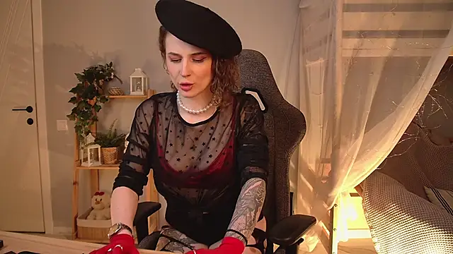 Snapshot of OliviaMcClean chatting on 02-19-26, 11:34 OliviaMcClean online show from 02-19-26, 11:34