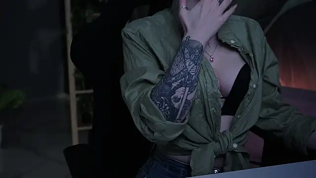 OliviaMcClean online show from 11-23-25, 05:39