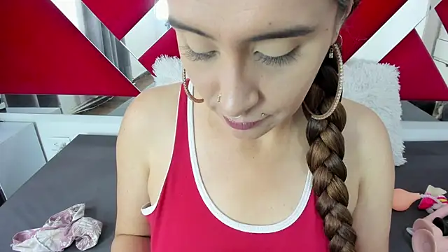 nicollewayne10 online show from 10-19-25, 05:59