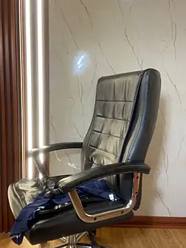 Snapshot of PinkyMoon chatting on 11-28-25, 05:40 PinkyMoon online show from 11-28-25, 05:40