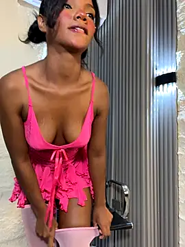 Snapshot of PinkyMoon chatting on 11-19-25, 02:55 PinkyMoon online show from 11-19-25, 02:55