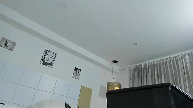 ElectraRhodes1 online show from 11-25-25, 09:48