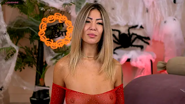 SophiaPotts online show from 10-31-25, 04:20