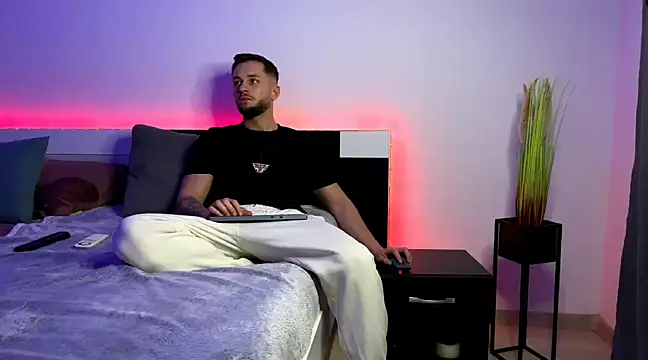 Snapshot of nicholasX1 chatting on 03-12-25, 08:52 nicholasX1 online show from 03-12-25, 08:52