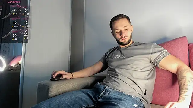 Snapshot of nicholasX1 chatting on 09-29-25, 04:41 nicholasX1 online show from 09-29-25, 04:41