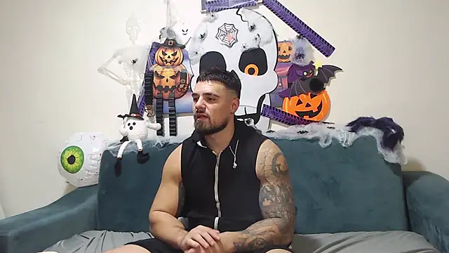 Tiberius hunk online show from 10-26-25, 05:57