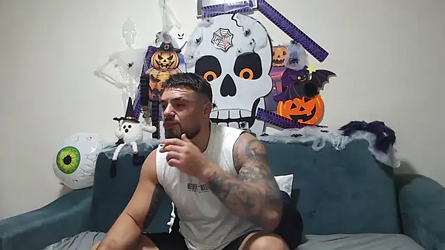 Tiberius hunk online show from 10-26-25, 05:19