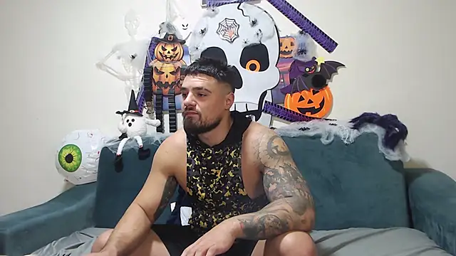 Tiberius hunk online show from 10-27-25, 02:07